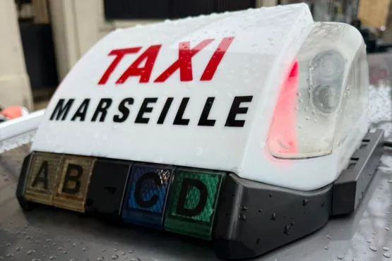 chauffeur taxi marseille lumineux
