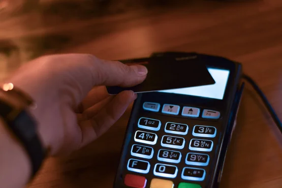 client taxi marseille metropole reglant sa course par carte bancaire